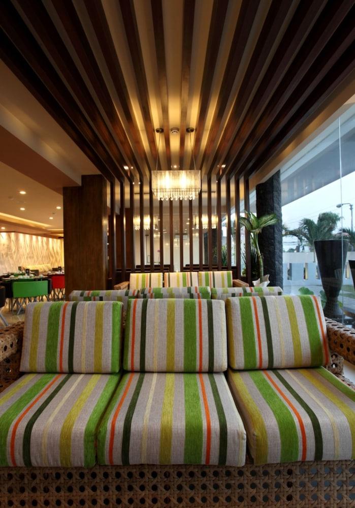 Sun Royal Hotel Kuta Lombok Exterior foto